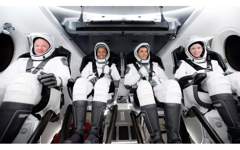 SpaceX再次創造歷史，全平民太空任務發射成功！